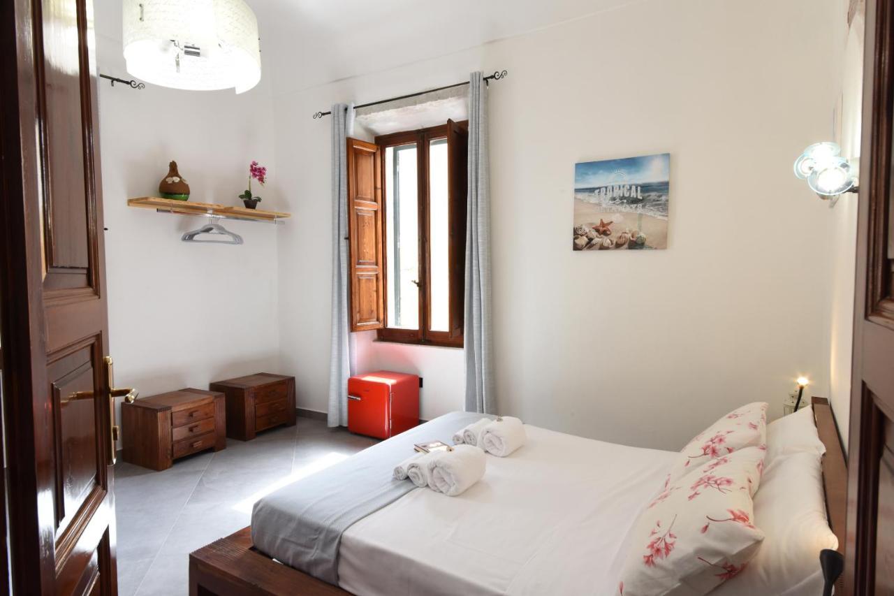 Hotel La Casa Di Dario La Maddalena  Exterior foto