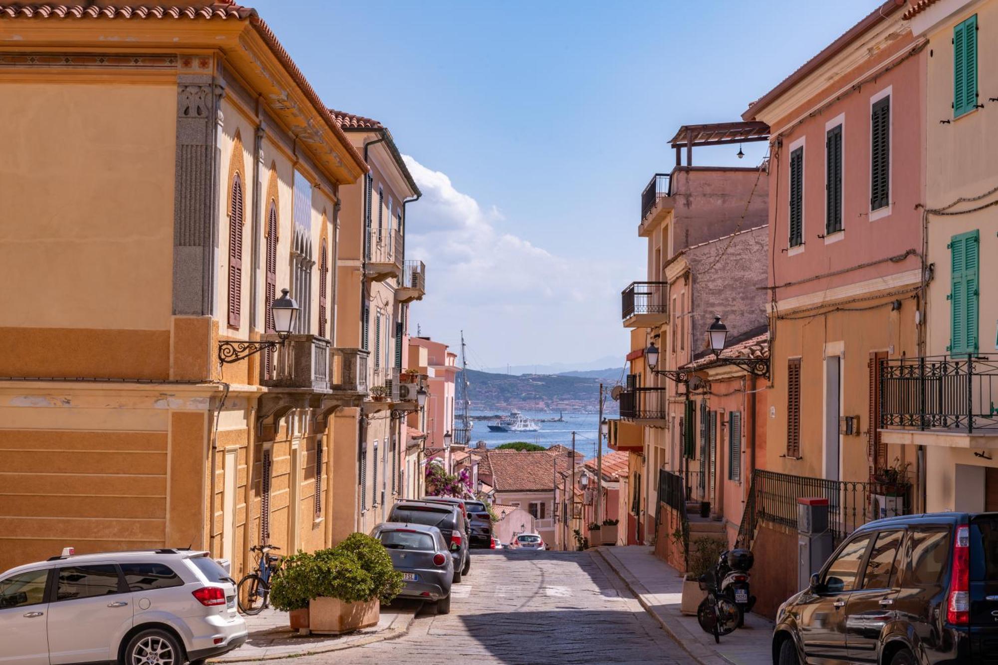 Hotel La Casa Di Dario La Maddalena  Exterior foto